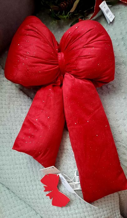 Poduszka dekoracyjna w kształcie kokardy czerwona świąteczna kokarda