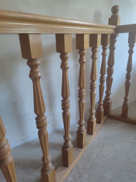 Продам балясини дубові.