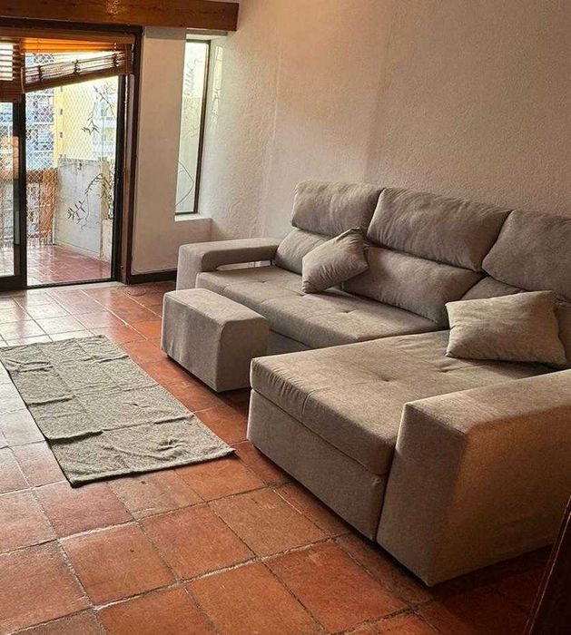 Sofá com chaise long