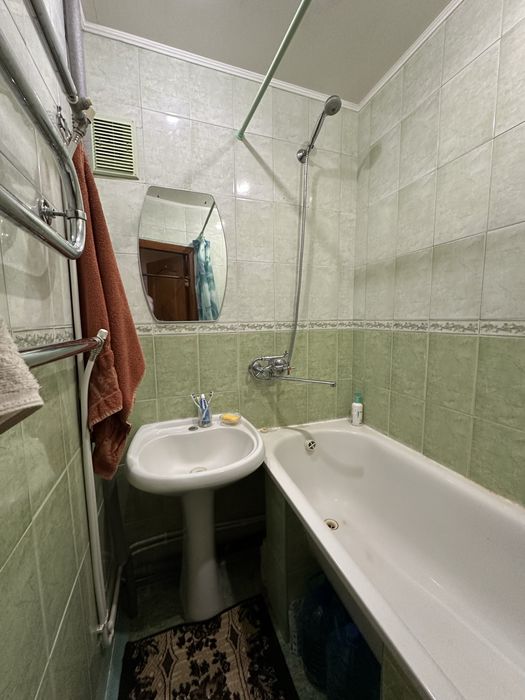 Квартира з індивід. опалення та меблями р-н 8 Ї школи