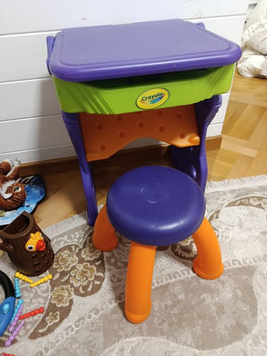 Дитячий столик для малюків