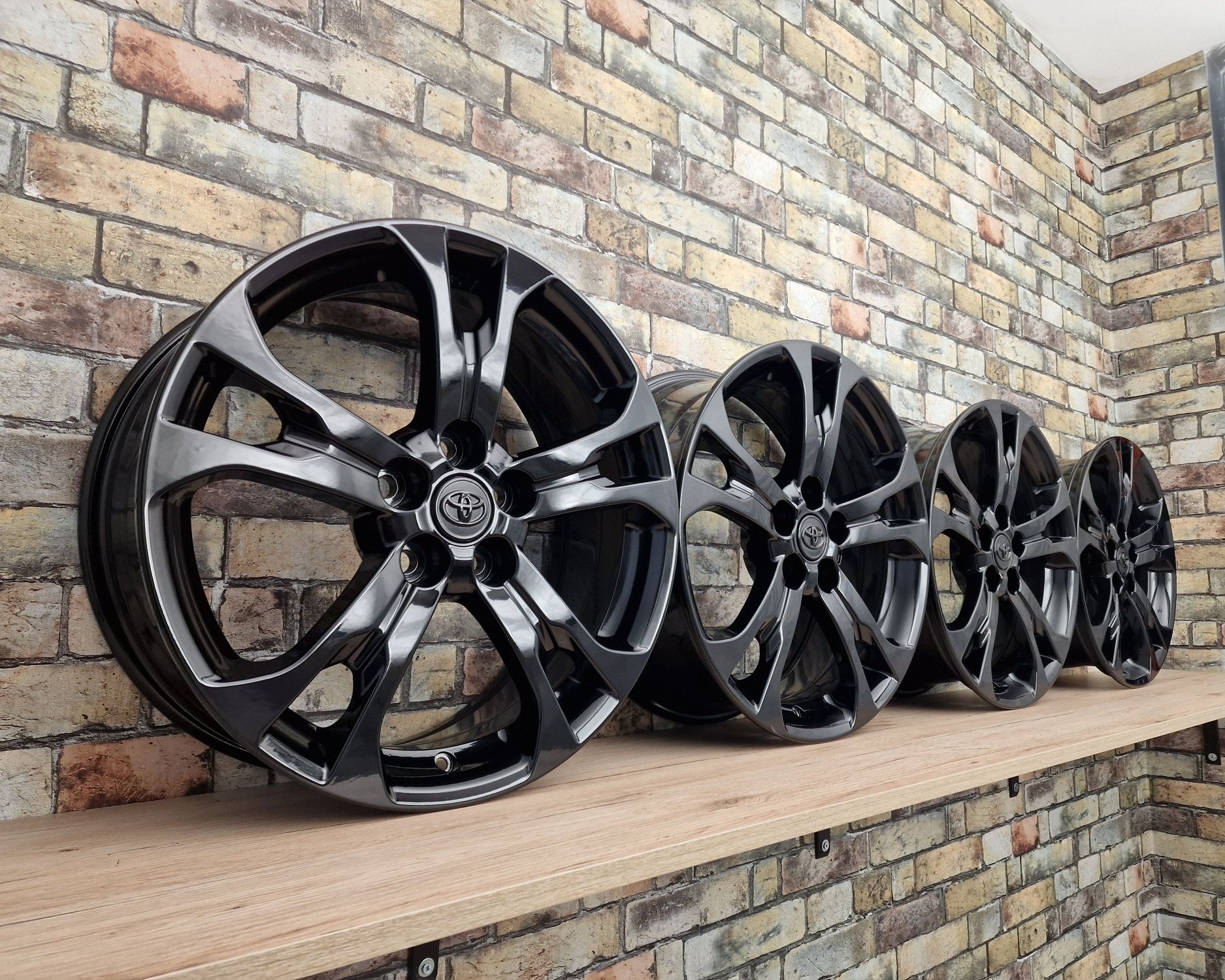 Felgi 18' 5x114.3 TOYOTA Auris RAV-4 Mirai Corolla C-HR Avensis