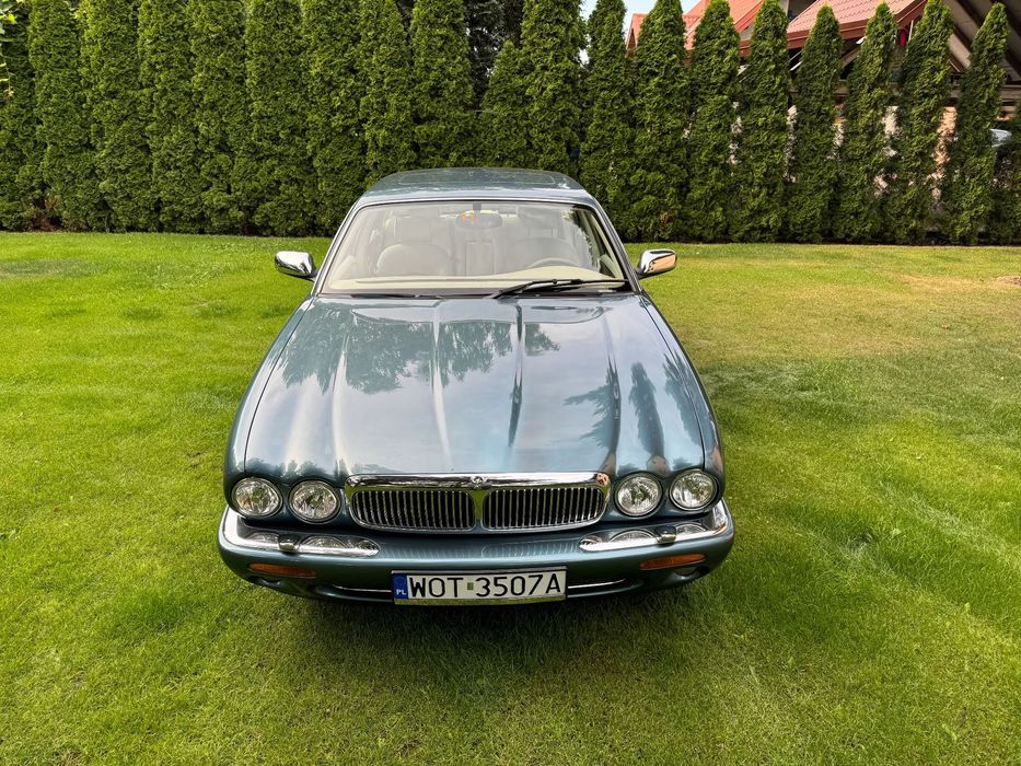 Jaguar XJ Daimler X308 w wersji Long, kolekcjonerski. Tylko 1219 sztuk na świat