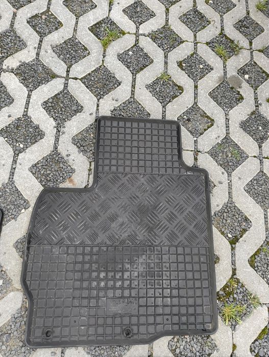 Sprzedam Dywany od Mitsubishi Outlander