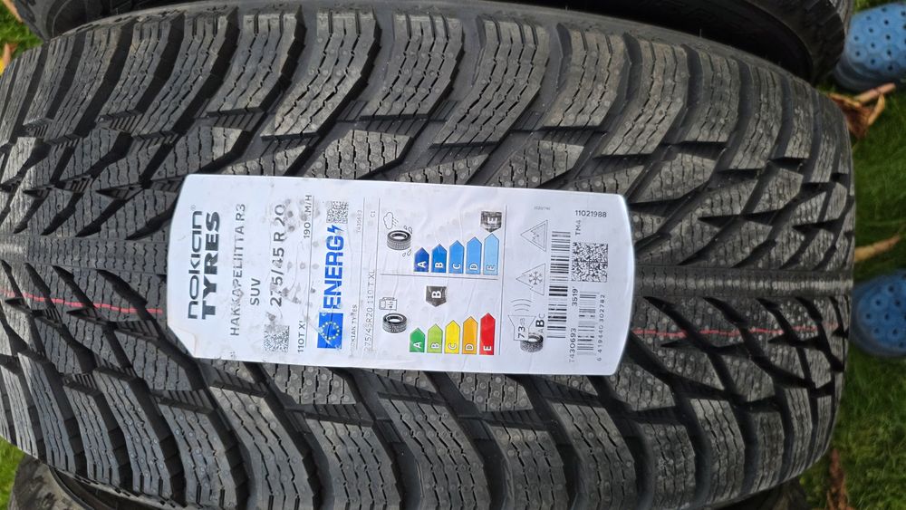 275 45 20 та 295 40 20 на Tesla Model X  Nokian hakkapeliitta R3 нові