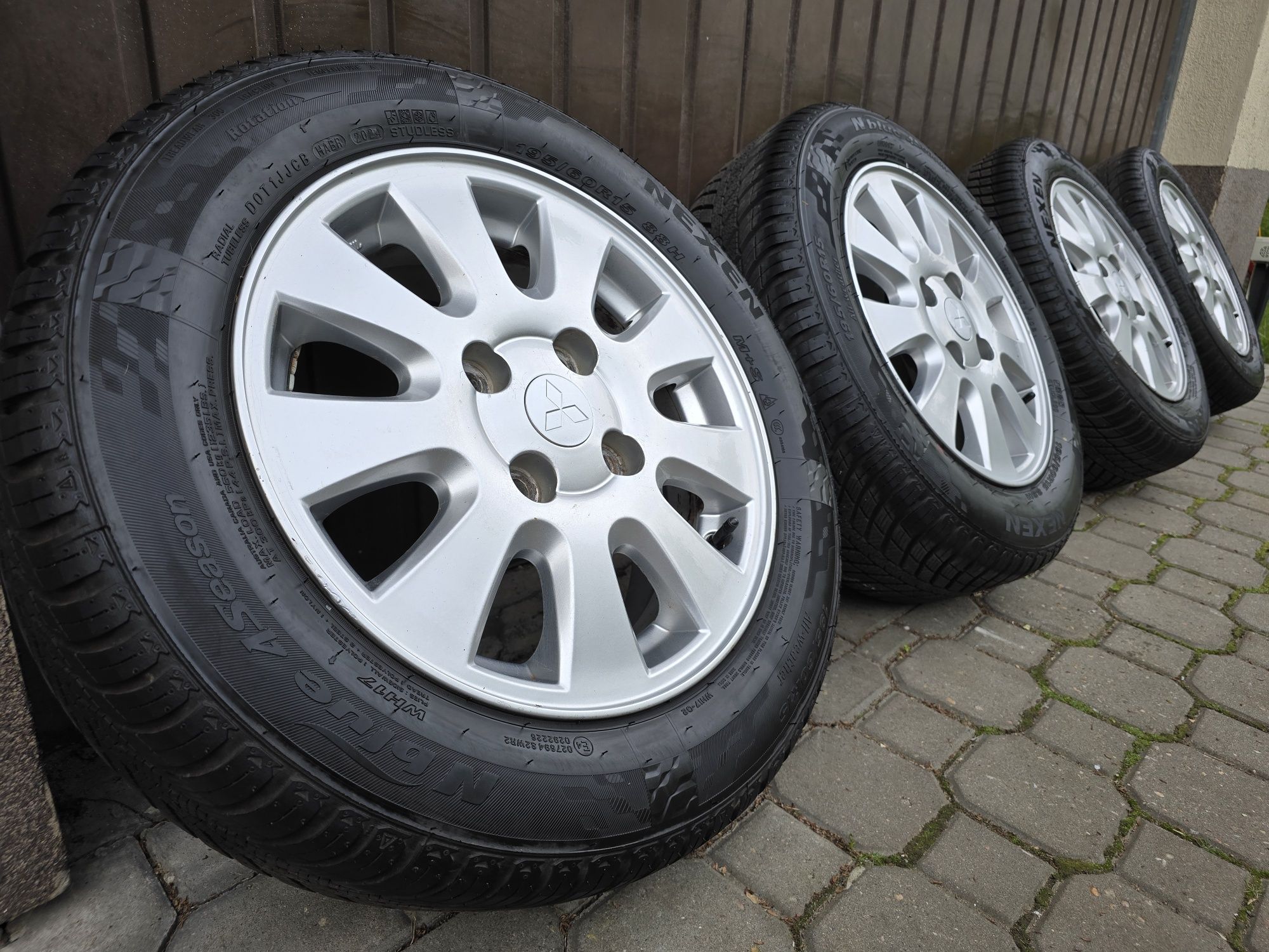 Felgi z oponami 195/60R15 Mitsubishi Carisma 4x114,3 Lancer Galant Spa