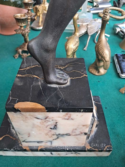 Escultura estilo arte deco