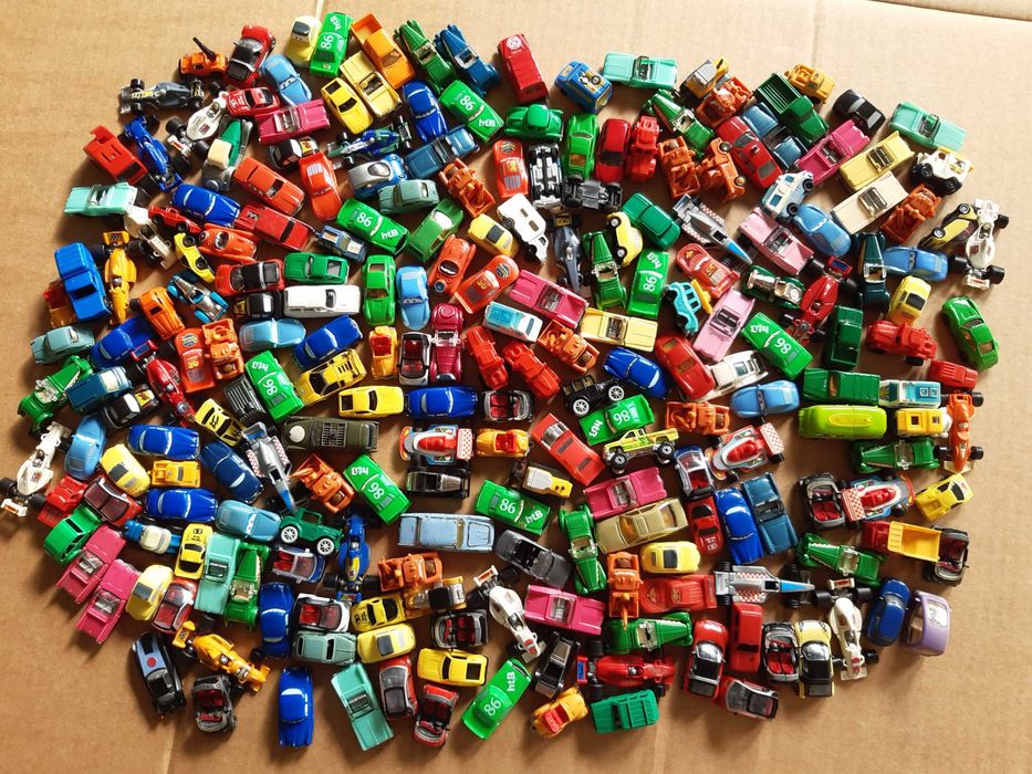 Lote com 220 Carrinhos Kinder Brindes Ferrero