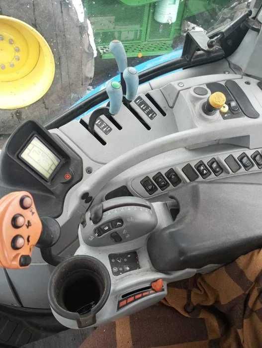Трактор New Holland Т7060