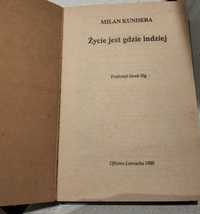 Książka Milan Kundera życie jest gdzie indziej plus gratis