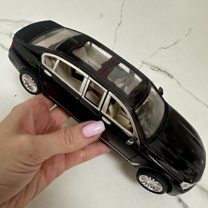 Машинка BMW чорна