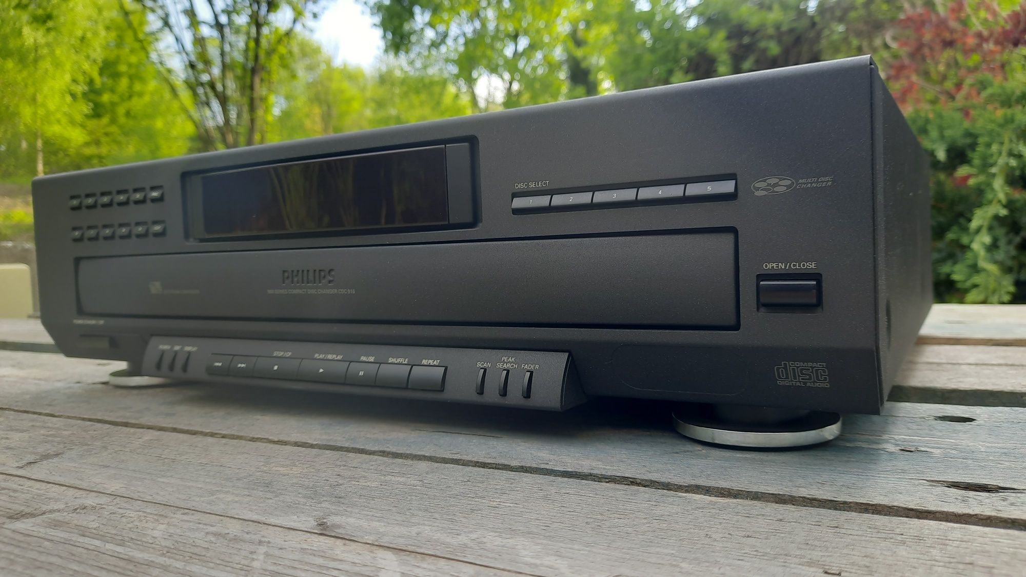 Philips seria 900. Zmieniacz płyt CDC 916