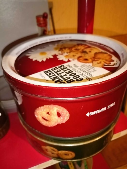 Puszki metalowe po ciastach itp