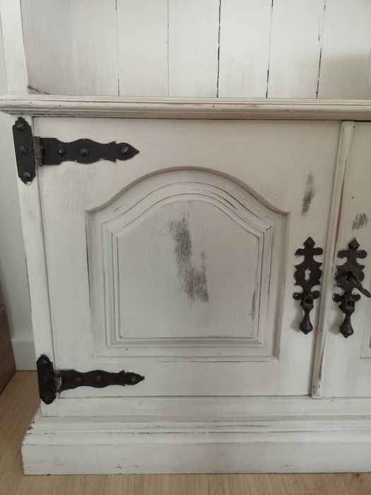 Móvel em madeira recuperado (decapê)