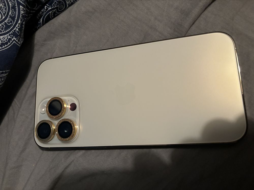 Iphone 14 pro max dourado