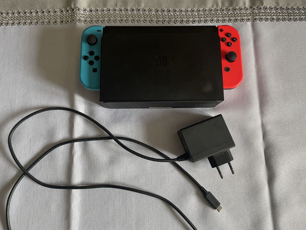 Nintendo Switch OLED + pokrowiec