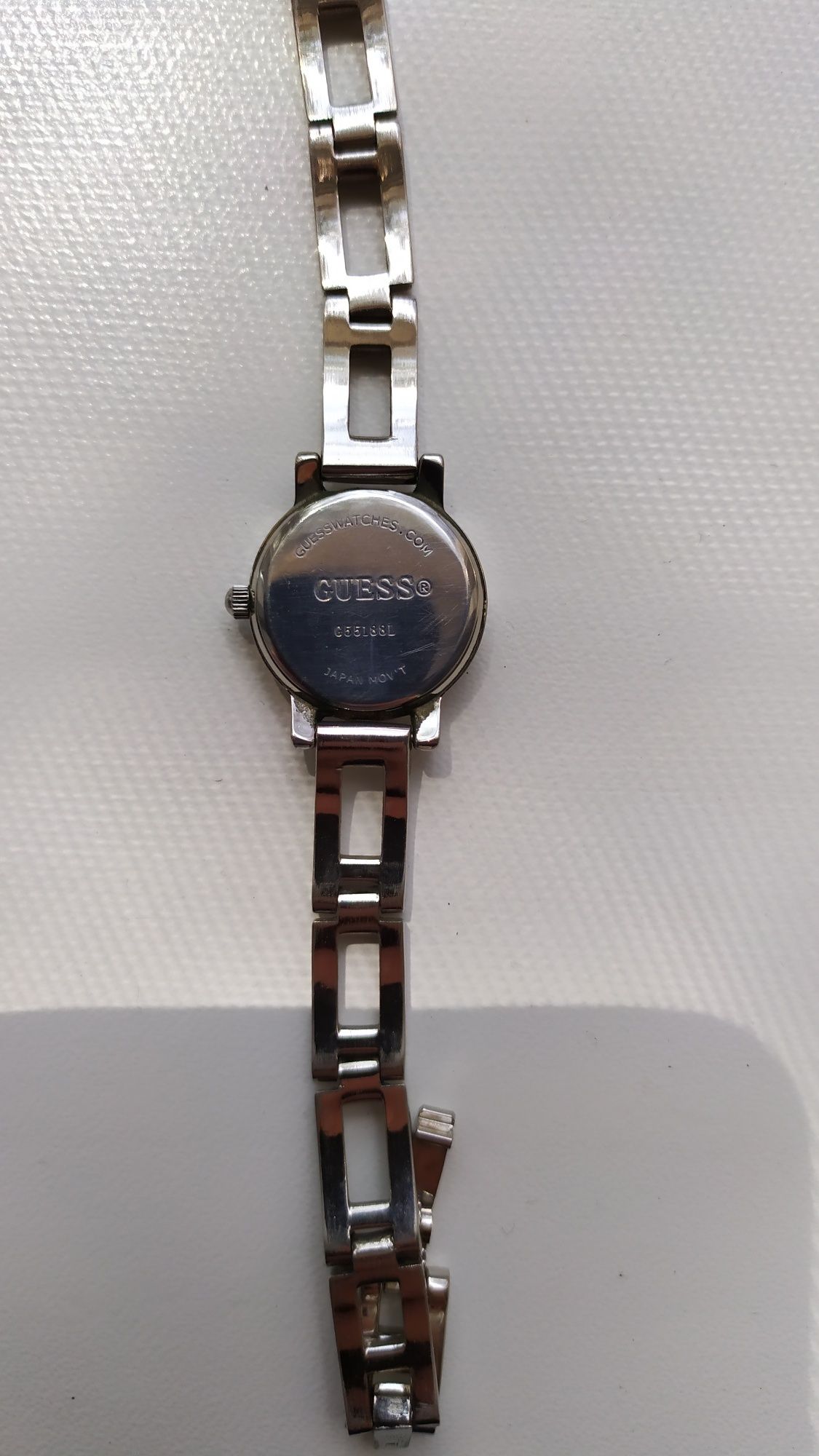 Продам часы GUESS