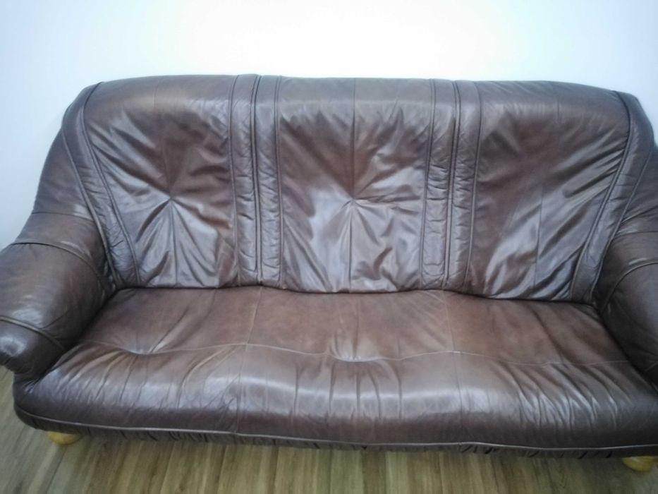 Wypoczynek skóra naturalna 3+2, boki dębowe.