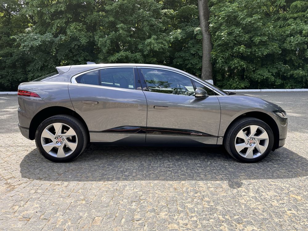 Jaguar I-Pace EV400  SE на пневмо