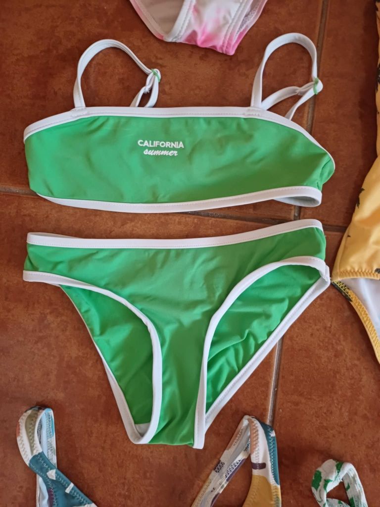 11 biquinis e um fato de banho
