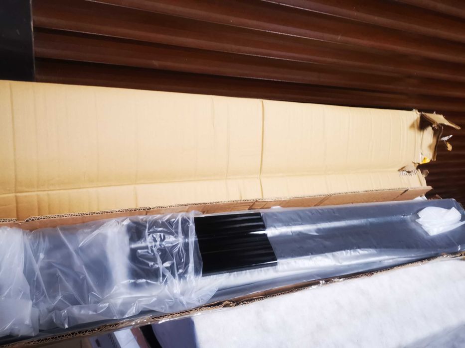 Listwy progowe do auta KIMISS Universal 2,2 m progi dolne czerń błysk