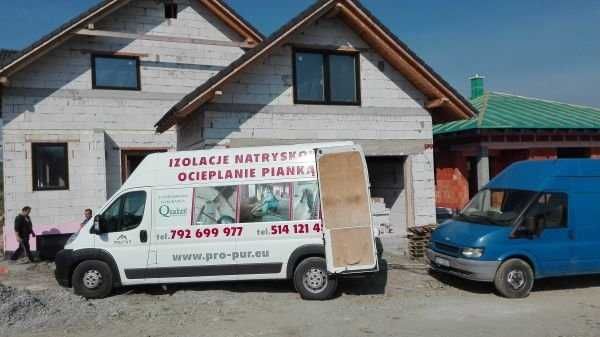 Ocieplanie pianką i celulozą