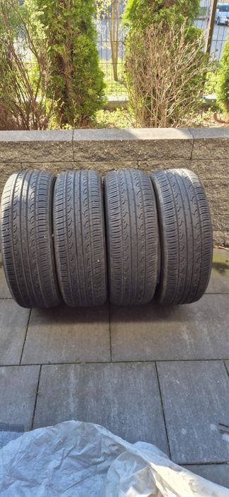 Opony wielosezonowe 17 cali Kumho Solus KH25