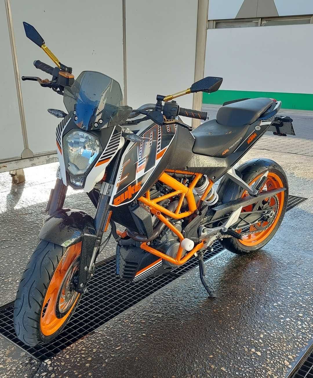 Moto KTM Duke390