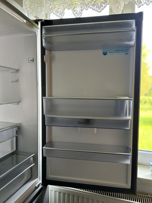 Lodówka beko dystrybutor wody