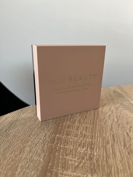 Daso beauty paleta paletka do konturowania do twarzy oczu bronzer róż