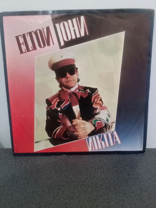 Single Elton John, Nikita