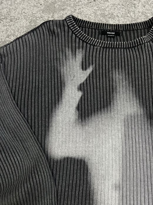 серая кофта house