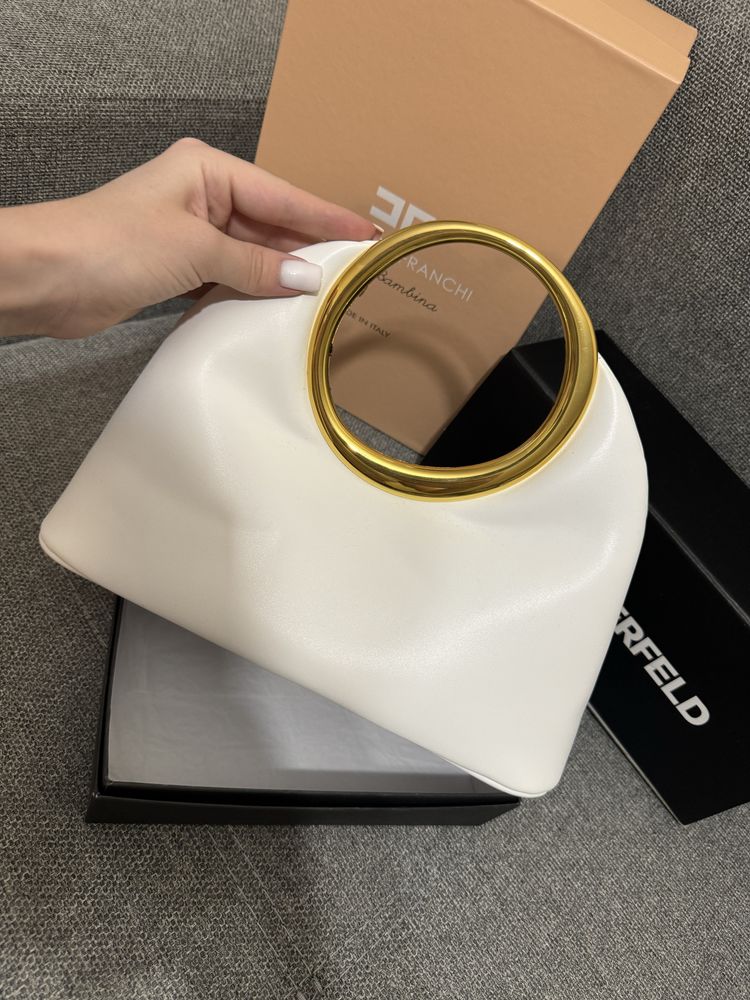 Сумка біла jacquemus , клатч , miu miu , сумка з металевою ручкою