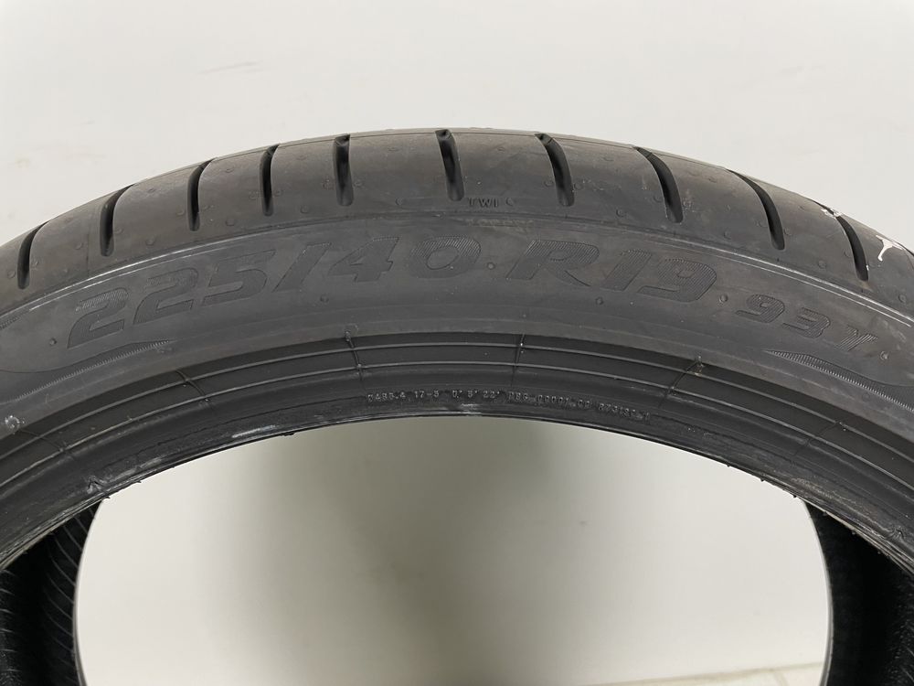 225/40R19 93Y Pirelli P Zero PZ4 *