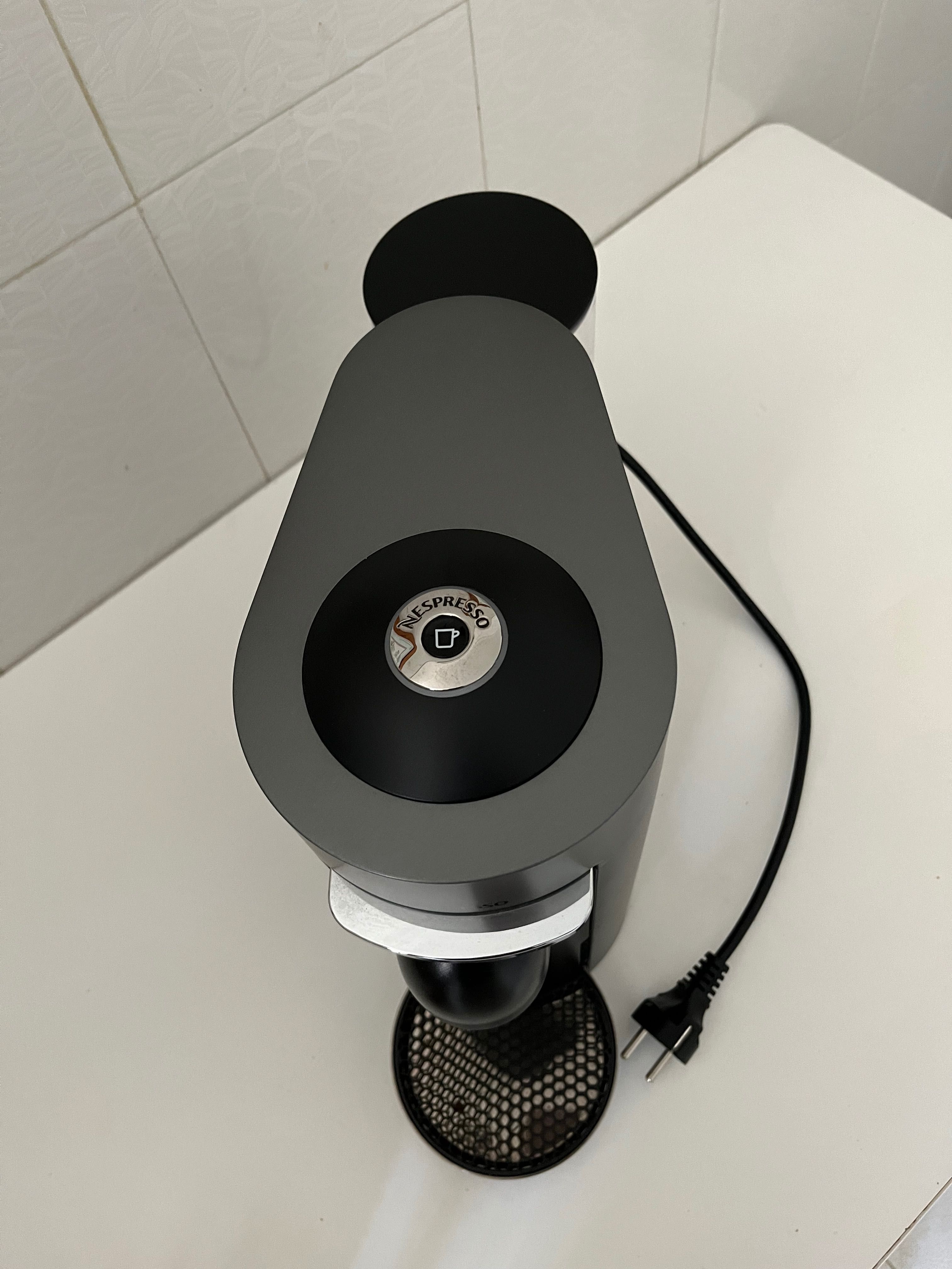 Máquina de Café Nespresso VertuoPlus
