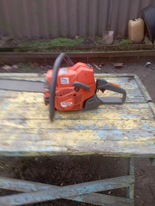 Продам бензопилу Oleo Mac 937