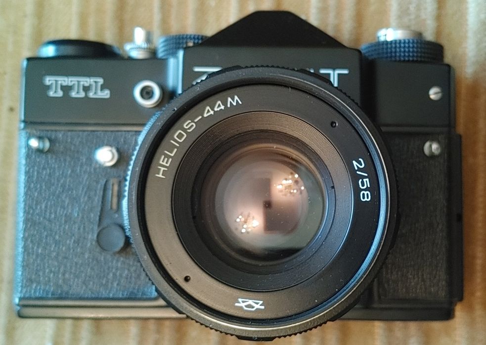 Aparat Zenit TTL używany Bardzo dobrym stan. Uszkodzona klapka