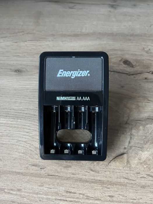 Ładowarka do akumulatorków AA AAA Energizer