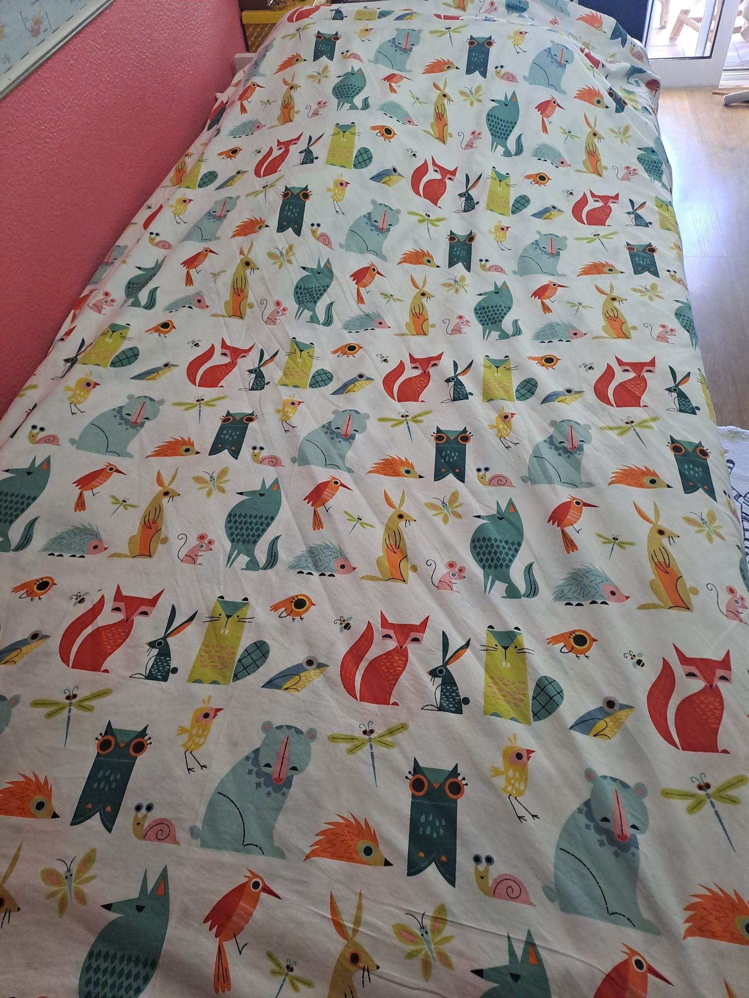 Candeeiro, capa de edredão mais almofada e cortinado