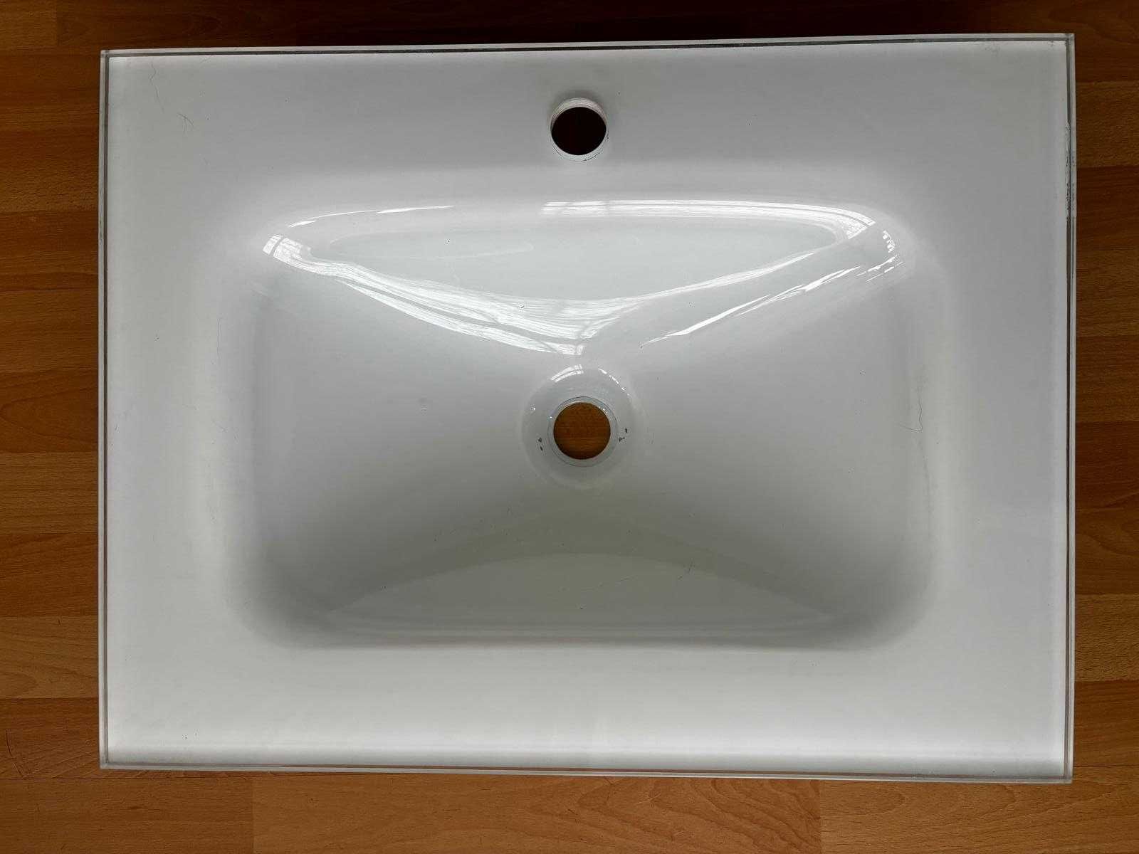 Umywalka szklana prostokątna