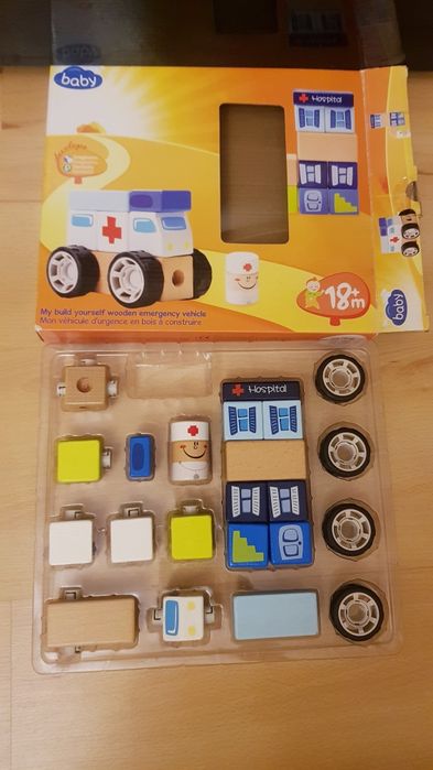 Zestaw klocków drewnianych karetka