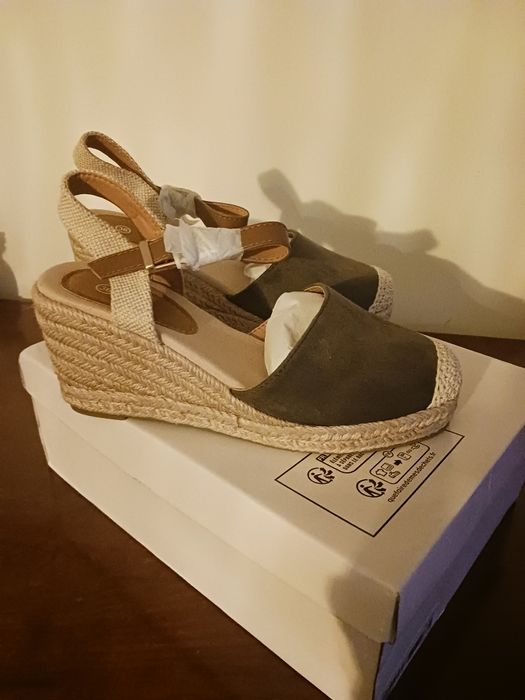 Sandalias cunha, tamanho 36