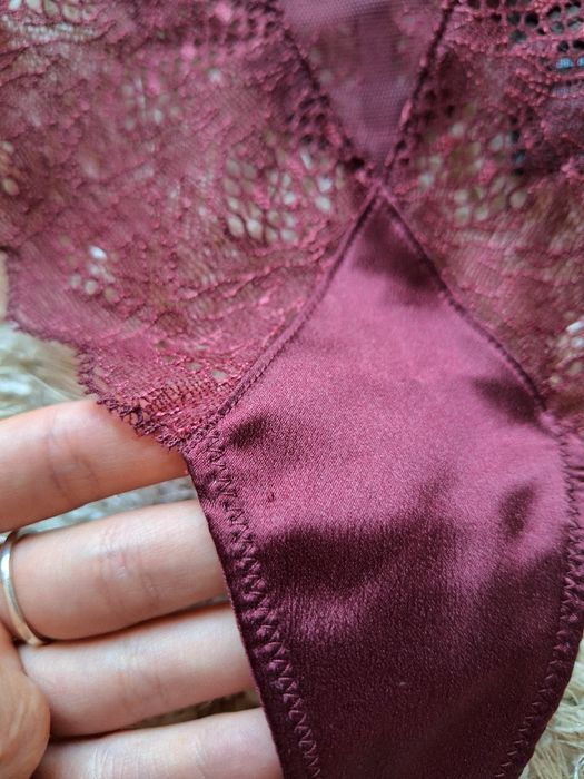 Nowe bordowe koronkowe stringi damskie Calvin Klein