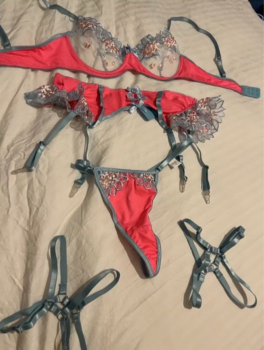 Комплекти жіночої білизни