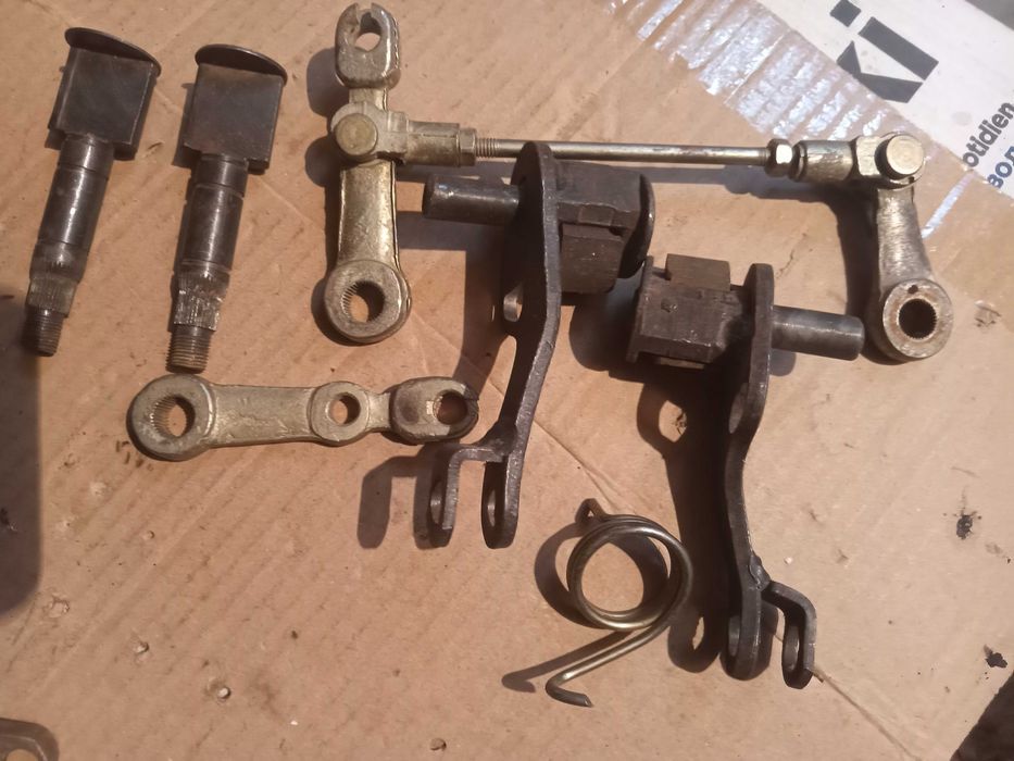 Диск сцепл. К-750,МТ,вилка кардана,серьги коляски М-72,детали тормоза.