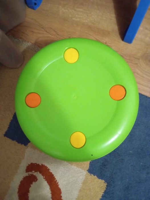 Secretária de criança com quadro de giz