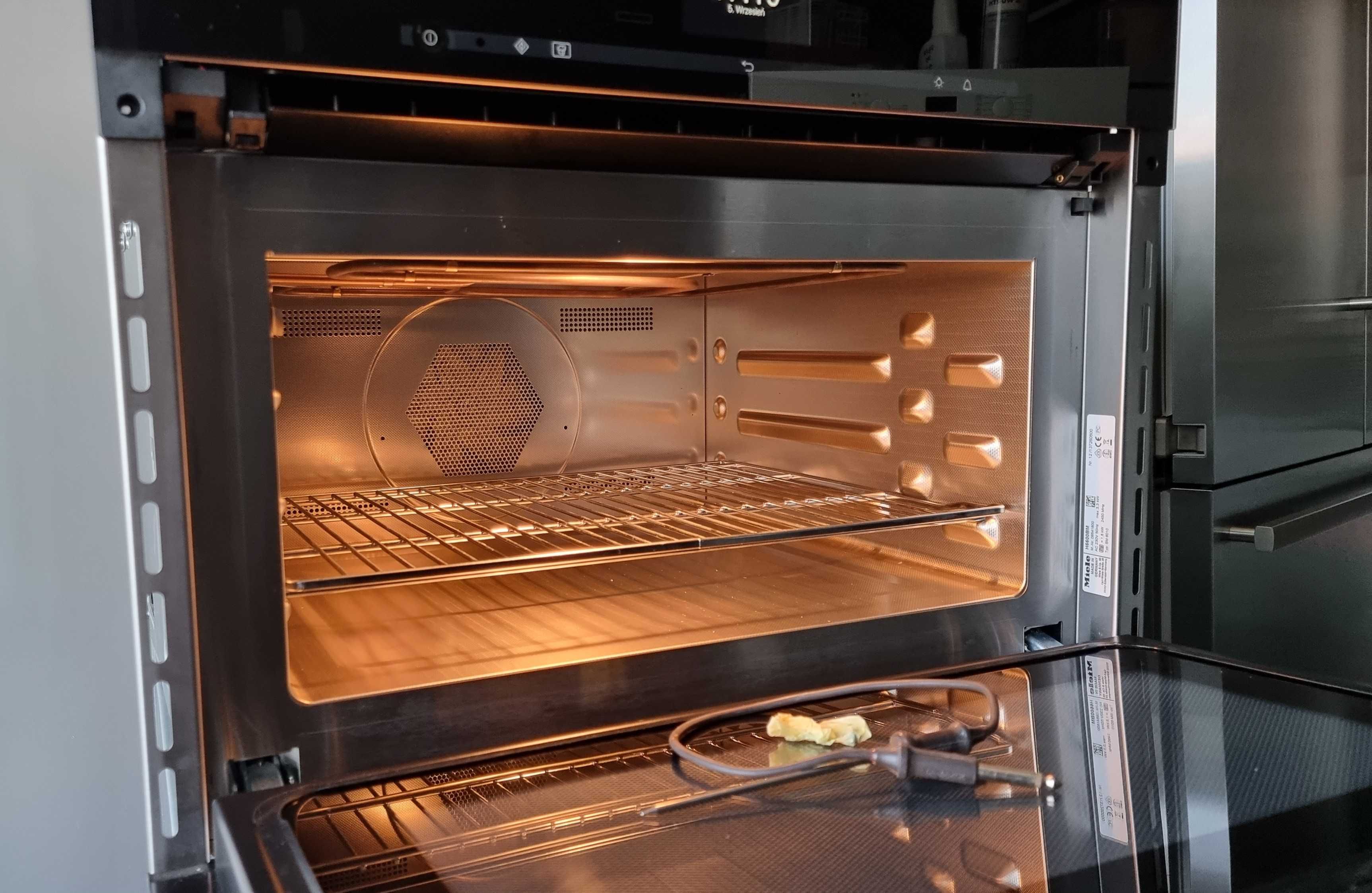 Piekarnik kompaktowy z kuchenką mikrofalową Miele H 6600 BM. Poj.43l