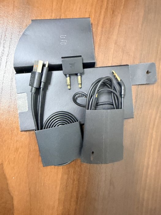 Продам повнорозмірні навушники JBL One Tour M2