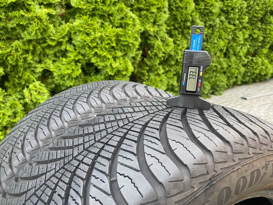 2x opona GOODYEAR  Vector4Seasons  215/55/17