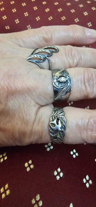 Продам женское серебряное кольцо